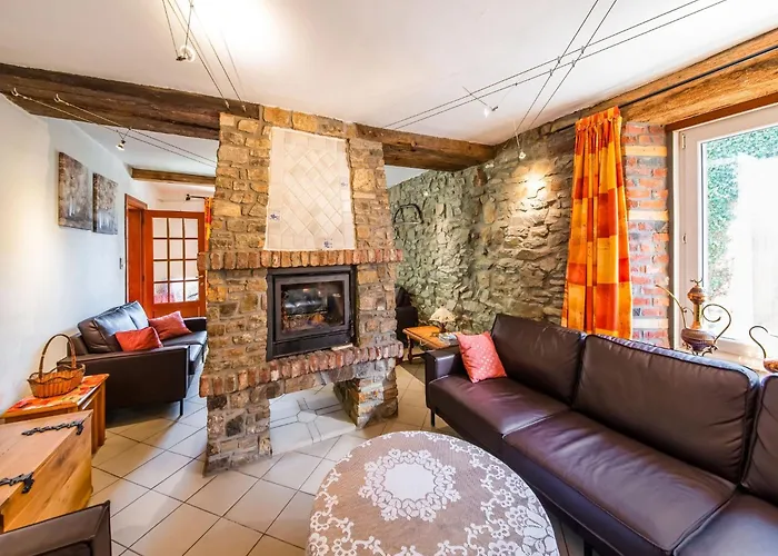 בית נופש Forestside Escape For 15 Guests אבנה